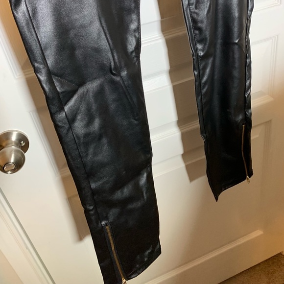 Black leather like (pu) moto style pants 37 inseam - Picture 4 of 6